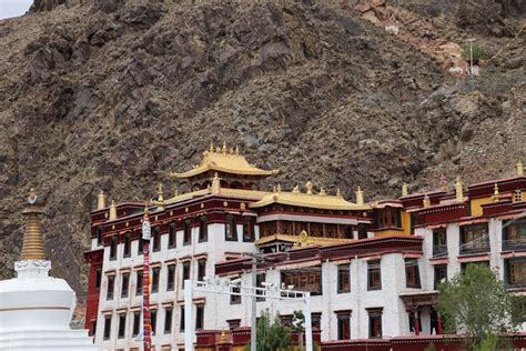 Dorje Drak Monastery Ü