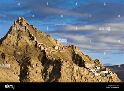 Shegar Chöde Monastery Tsang