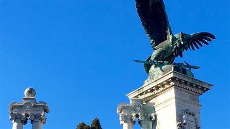 Turul Statue Castle District